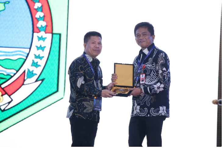 BUPATI SATONO HADIRI PENGUKUHAN 43 TIM TANGGAP INSIDEN SIBER