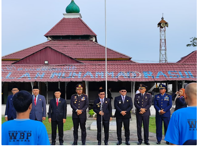 Bupati Satono Serahkan Secara Simbolis Remisi Kepada 456 Warga Binaan Rutan Kelas IIB Sambas pada HUT RI ke-80