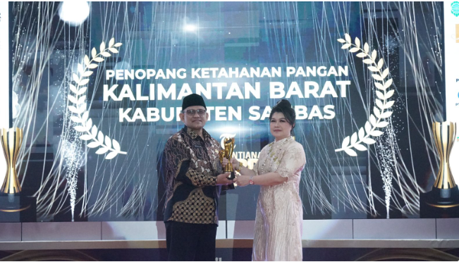 Pemerintah Kabupaten Sambas Raih Penghargaan Tribun Pontianak Awards tahun 2025