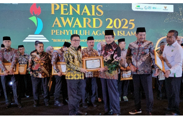 Bupati Sambas Terima Penghargaan dari Menteri Agama di Ajang Penais Award 2025