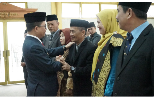 Bupati Sambas Lantik Pejabat Baru, Tekankan Integritas dan Profesionalisme