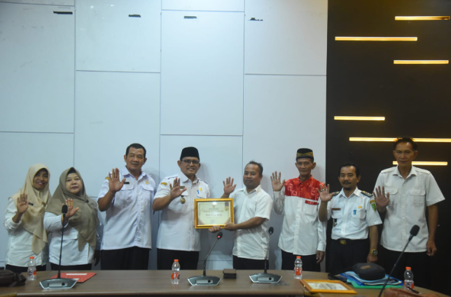 Wakil Bupati Sambas Apresiasi Pemdes Se-Kecamatan Sejangkung terkait penuntasan RKPDes 2026