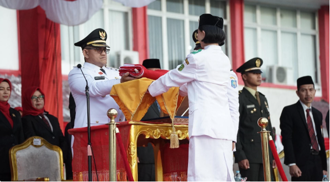Upacara Penurunan Bendera Merah Putih HUT ke-80 RI di Sambas Berlangsung Khidmat dan Penuh Makna