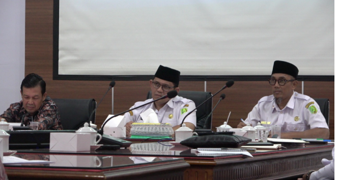 PEMKAB SAMBAS KOMITMEN KAWAL ASPIRASI MASYARAKAT TERKAIT STATUS KAWASAN PERTANAHAN DI SAJINGAN BESAR