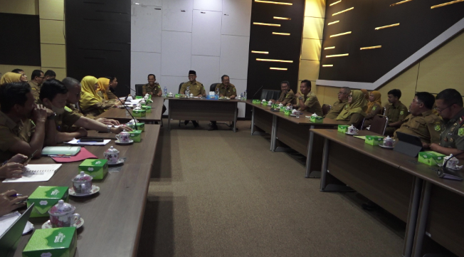 Pemerintah Kabupaten Sambas Laksanakan Rapat Evaluasi Pelaksanaan Kegiatan Pembangunan Tahun 2025