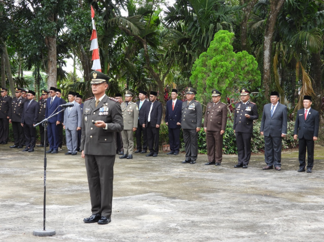 PERINGATI HARI PAHLAWAN 2025 : KEBERSAMAAN DALAM LAKSANAKAN PEMBANGUNAN BERLANDASKAN SEMANGAT PEJUANG UNTUK SAMBAS BERKAH BERKEMAJUAN