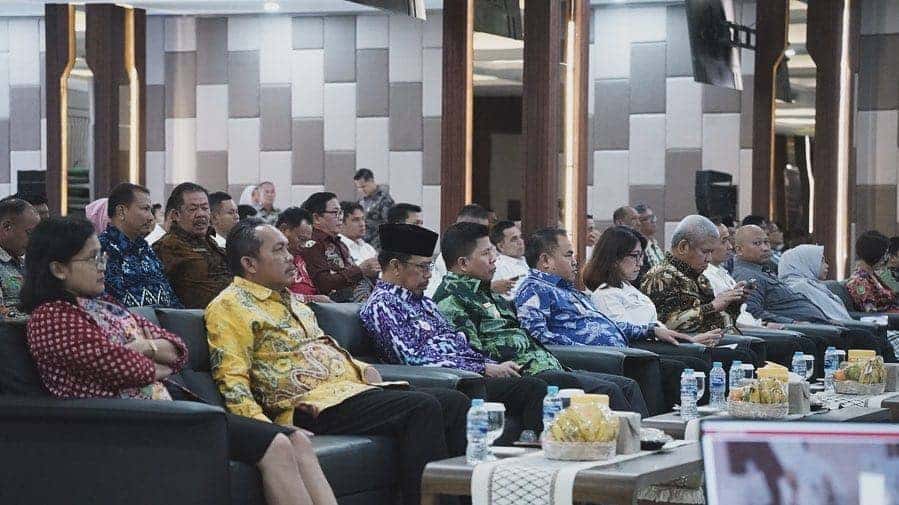 Komitmen Jalankan Program Bangga Kencana, Bupati Satono Terima Penghargaan MKK Dari BKKBN RI
