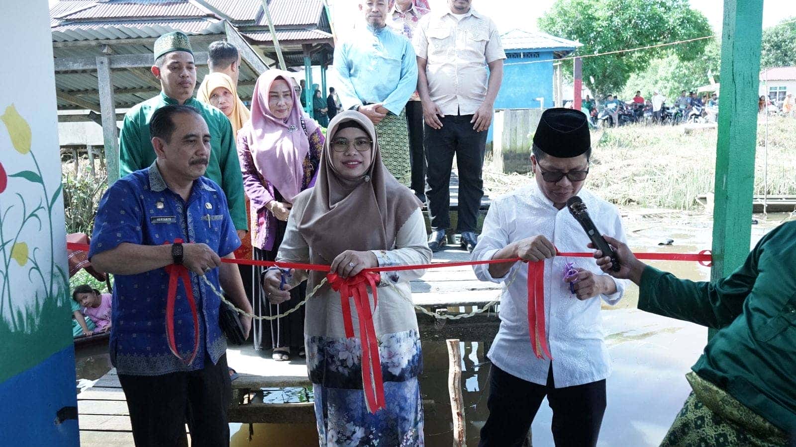 Resmikan Perpustakaan Terapung, Bupati Harap Gerakan Moral 1000 Perpustakaan Mampu Tingkaatkan Minat Baca Masyarakat