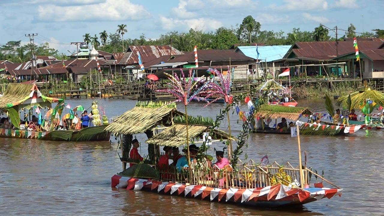 Lepas Peserta Perahu Hias di Tengguli, Bupati Satono Harap jadi Daya Tarik Bagi Wisatawan