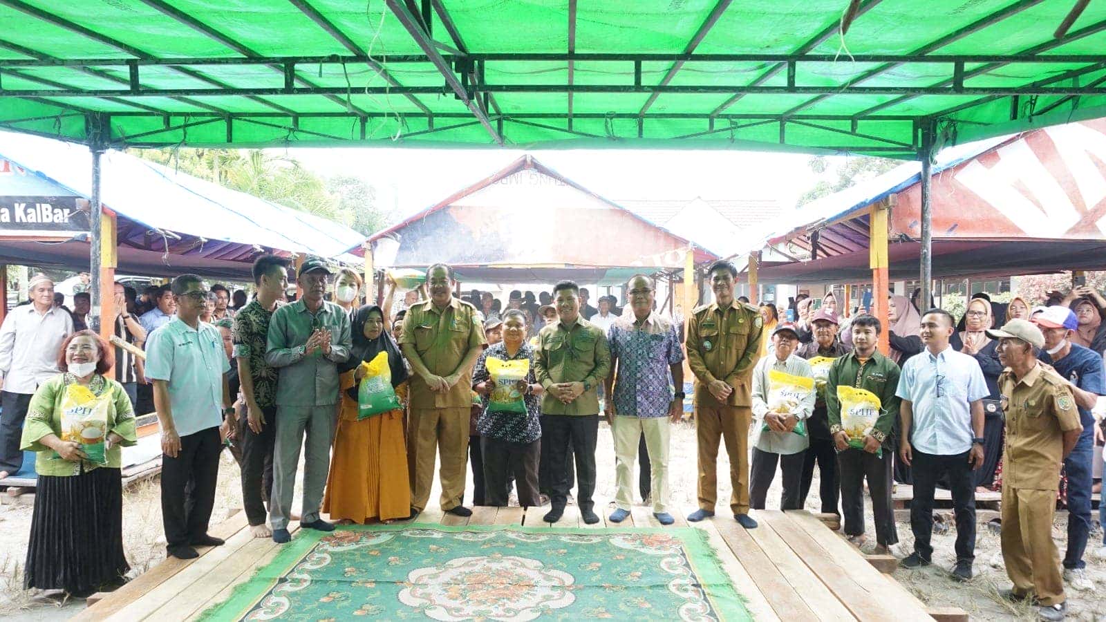 BERKUNJUNG KE SEMPALAI, BUPATI SATONO KATAKAN AKAN BANGUN PEMELIHARAAN JALAN SEMPALAI SEBERKAT