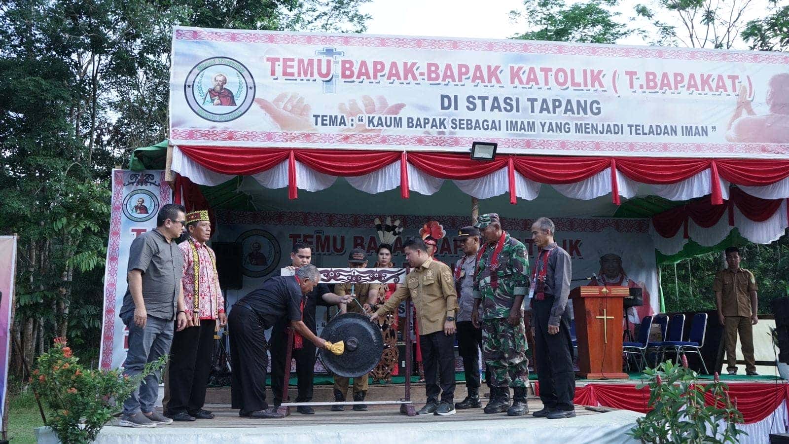 Buka Temu Bapakat Paroki Sambas, Bupati Satono Harap Peran Siapkan Generasi Cerdas
