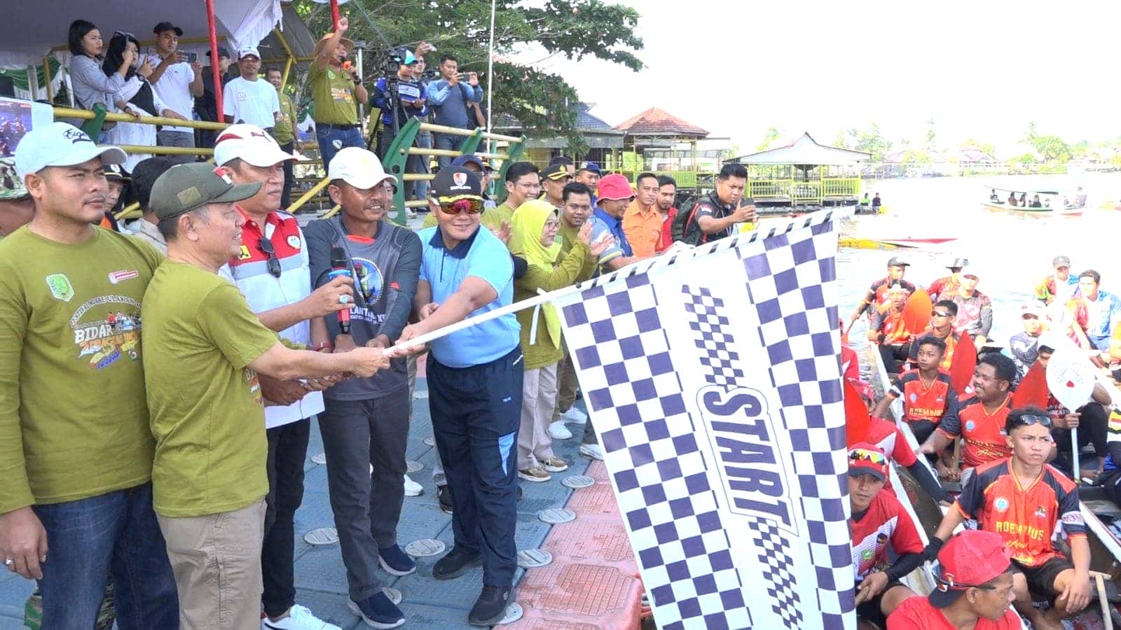 LESTARIKAN BUDAYA SAMBAS, DISPARPORA SUKSES GELAR SAMPAN BIDAR DAN DRAGON BOAT