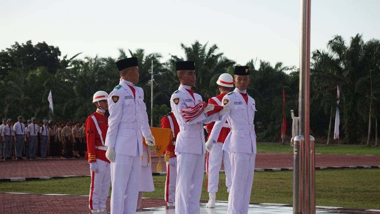 APRESIASI BUPATI SATONO ATAS KONTRIBUSI PASKIBRAKA KAB. SAMBAS DALAM MENGISI KEMERDEKAAN RI KE 79 TAHUN 2024