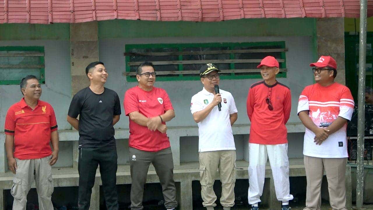 Bupati satono lepas jalan santai dalam rangka hut ri ke 79 desa durian sambas di gabsis