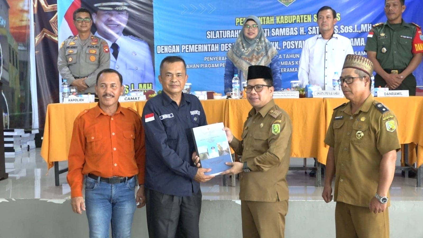 GELAR SILATURAHMI DENGAN MASYARAKAT TELUK KERAMAT , BUPATI SATONO TERIMA KASIH ATAS ANDILNYA MEMBANGUN SAMBAS