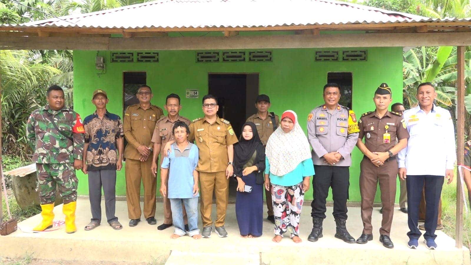 BUPATI SATONO RESMIKAN BEDAH RUMAH MILIK ABDUL MUIN DESA SALATIGA