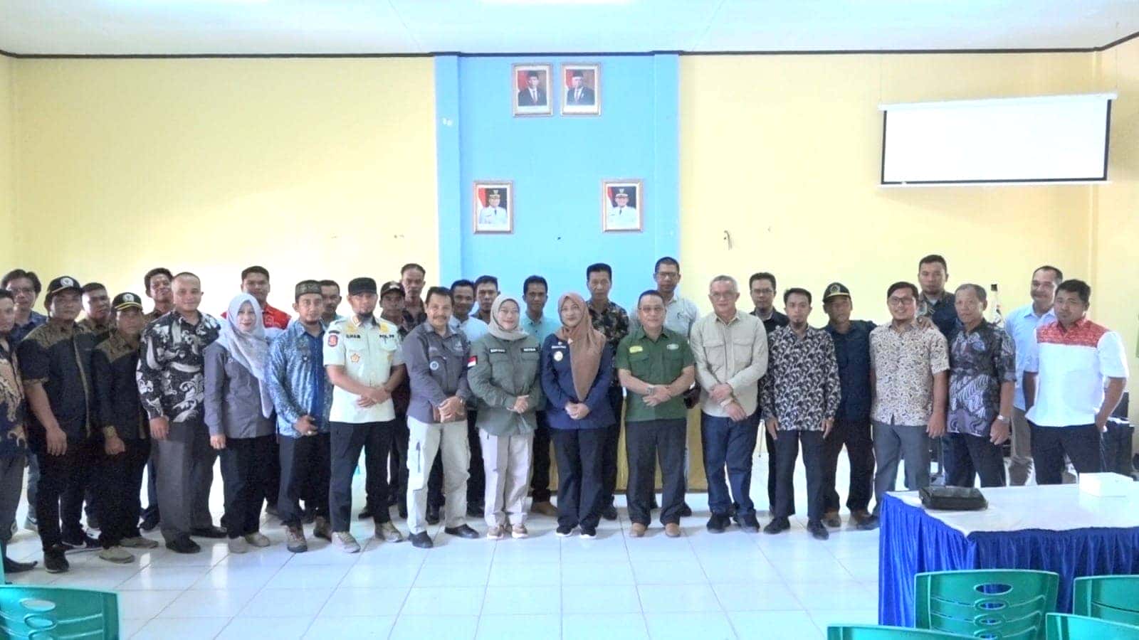 KUNJUNGAN KERJA PJS BUPATI SAMBAS MARLYNA KE KANTOR CAMAT SELAKAU