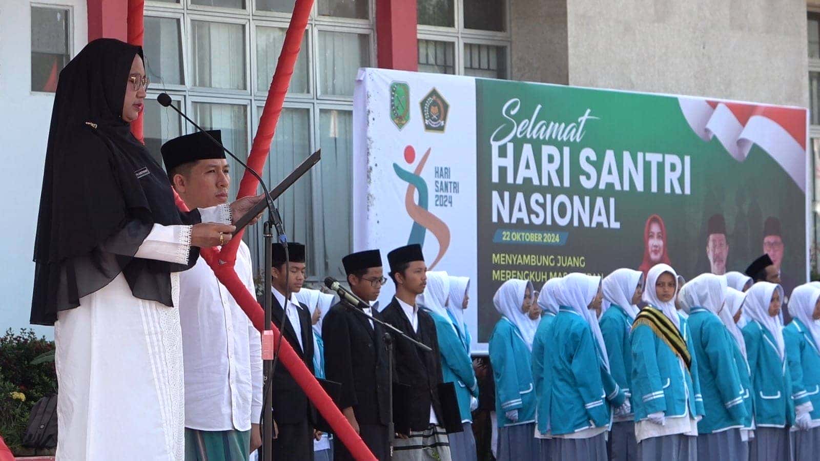 "Khidmat Peringatan Hari Santri 2024: Pjs Bupati Sambas Pimpin Upacara Nasional dengan Semangat Juang"
