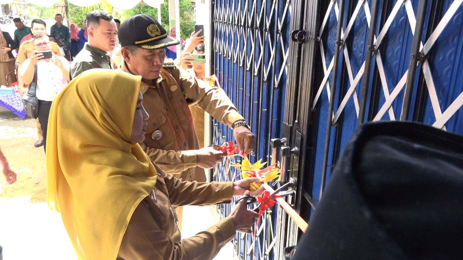 RESMIKAN GEDUNG OLAHRAGA, Pjs MARLYNA KATAKAN ADANYA SEMANGAT MEMBANGUN DARI SELURUH STAKEHOLDER DESA SEMANGAU