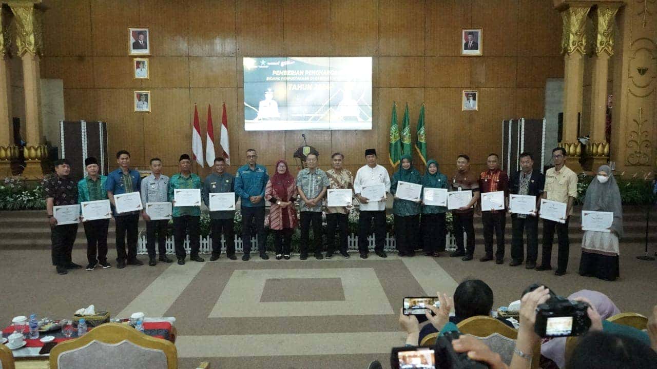 DINAS PERPUSTAKAAN DAN KEARSIPAN DAERAH KAB SAMBAS GELAR PENGHARGAAN BIDANG PERPUSTAKAAN DI KABUPATEN SAMBAS