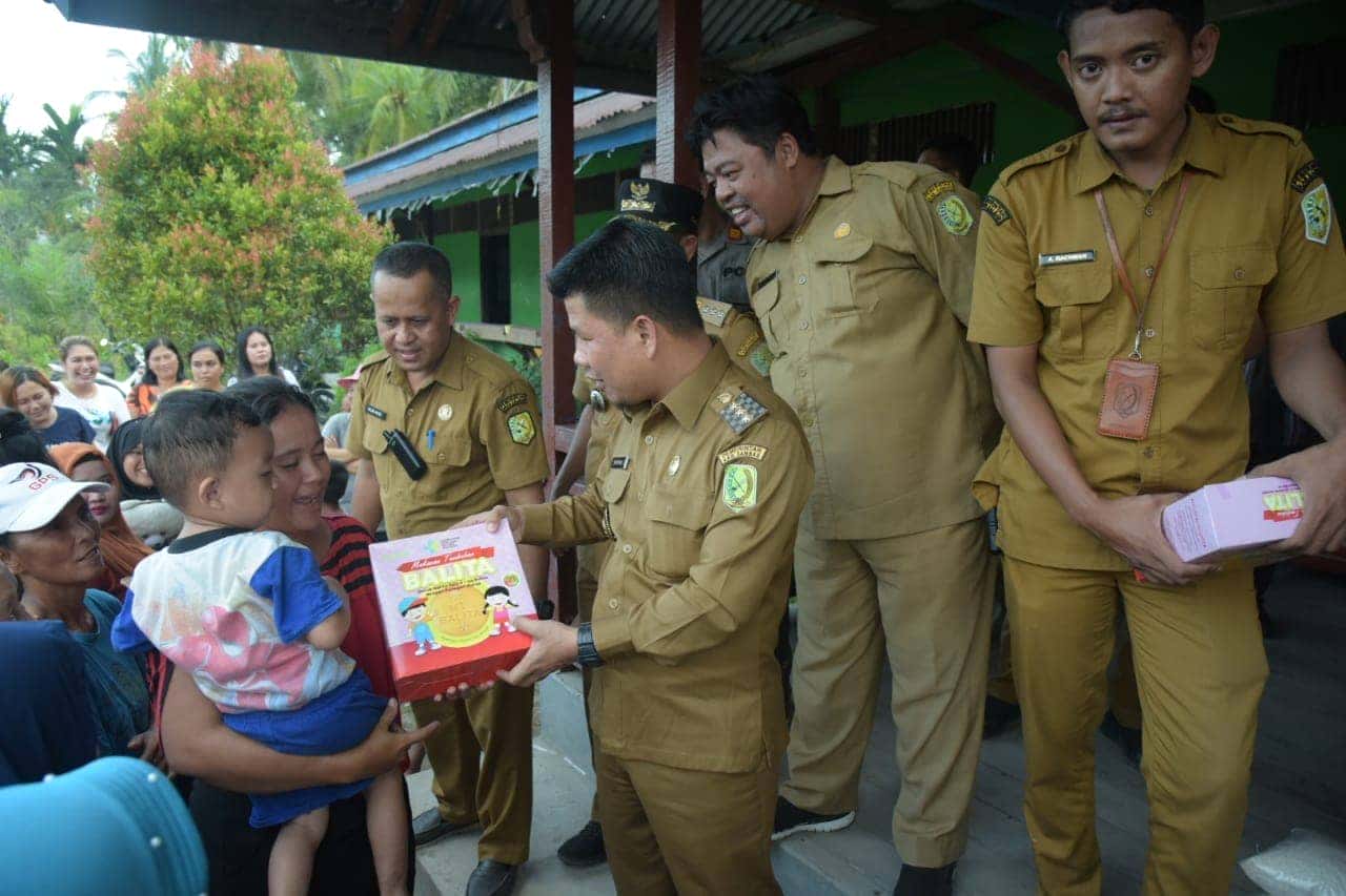 Bupati Satono Salurkan Bantuan Pascabanjir untuk Masyarakat Suka Baru