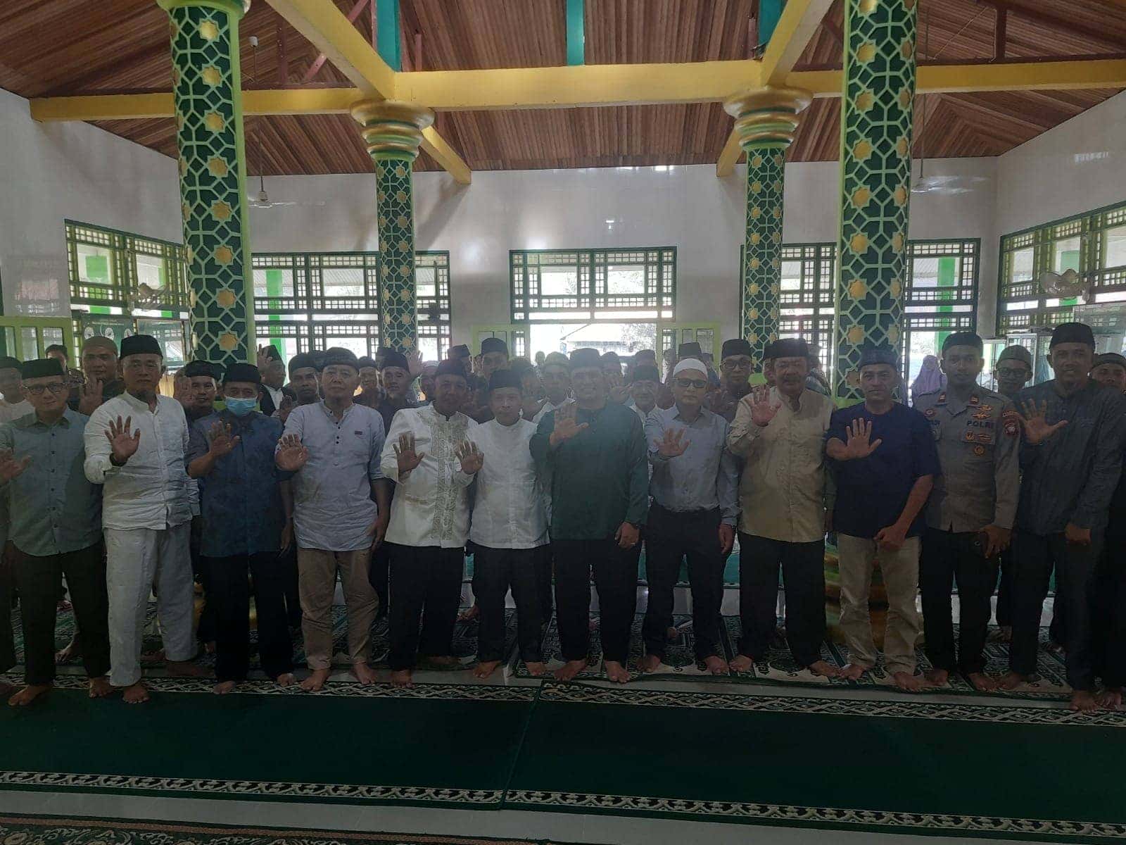 WAKIL BUPATI SAMBAS HEROALDI PIMPIN TIM SAFARI RAMADHAN SAMBANGI MASJID ISTQLAL DESA MATANG TERAP