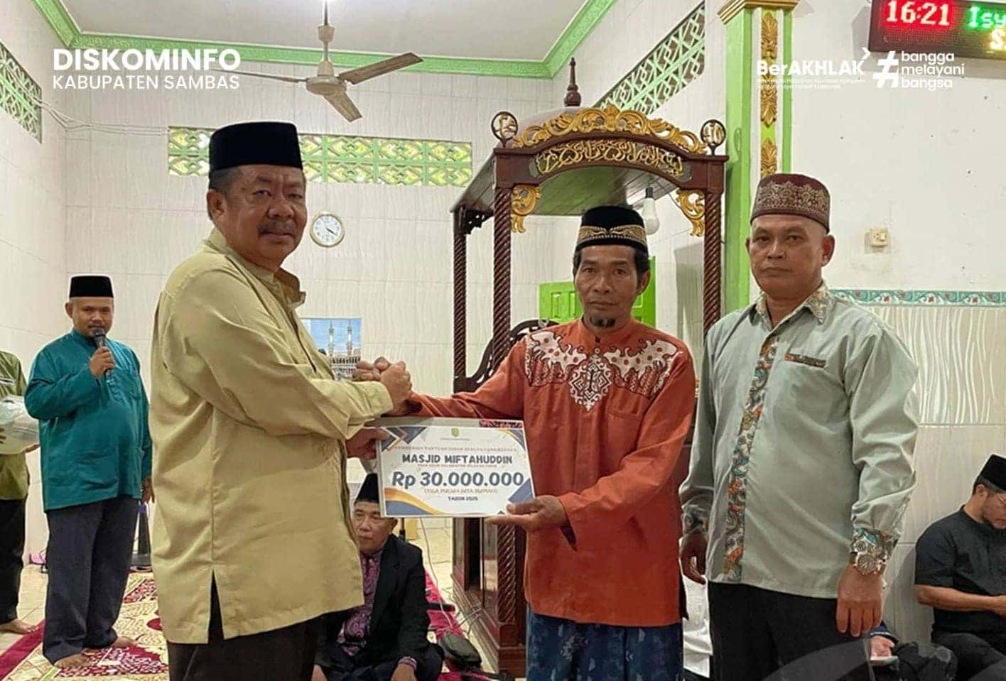 Sekda Sambas Pimpin Safari Ramadhan 1446 H di Desa Gelik, Pererat Silaturahmi dan Dukung Pembangunan Masjid