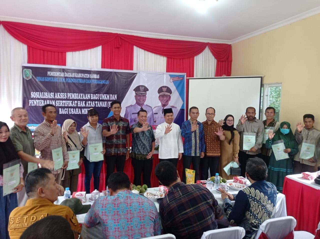 Bupati Satono Serahkan 100 Persil Sertifikat Tanah Pelaku UMKM