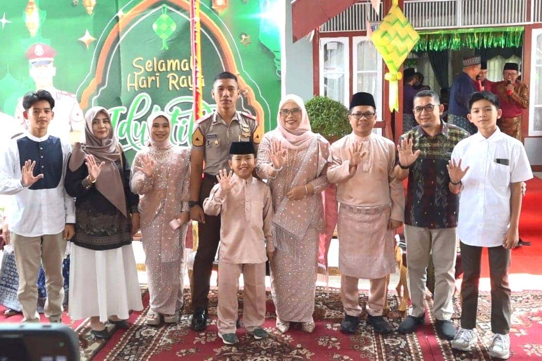 Pada Hari Kedua Idul Fitri 1446 H, Bupati Sambas Menggelar Acara Open House Yang Berlangsung Meriah Dan Penuh Kehangatan.