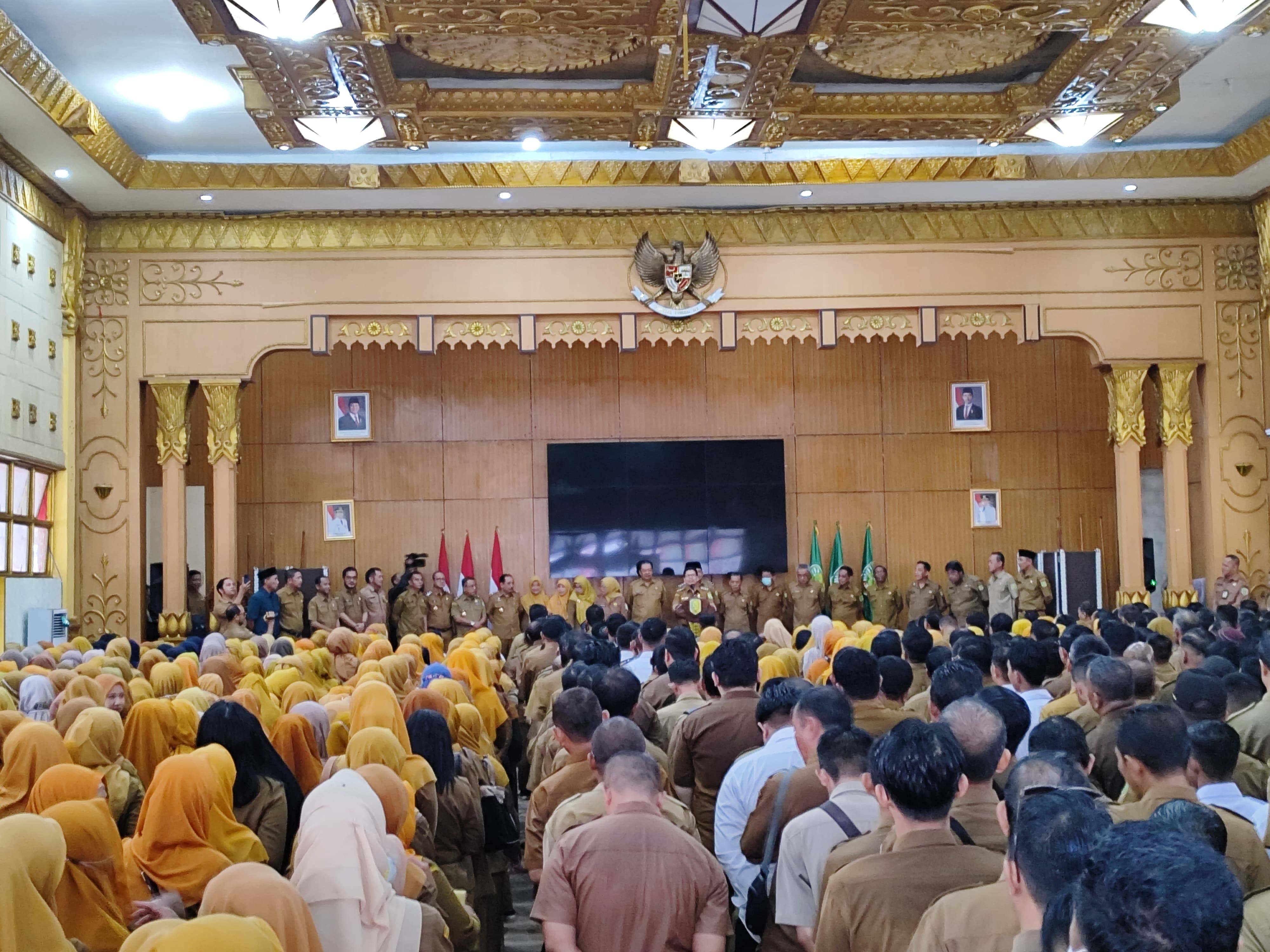 Pemkab Sambas Gelar Apel Perdana Usai Cuti Idul Fitri 1446H: Momentum Syukur dan Silaturahmi