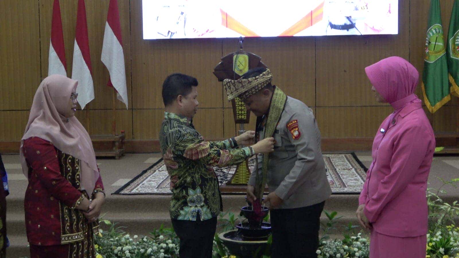 Pisah Sambut Kapolres Sambas, Bupati Satono Apresiasi Dedikasi AKBP Sugiyatmo dan Sambut Hangat AKBP Wahyu Jati Wibowo