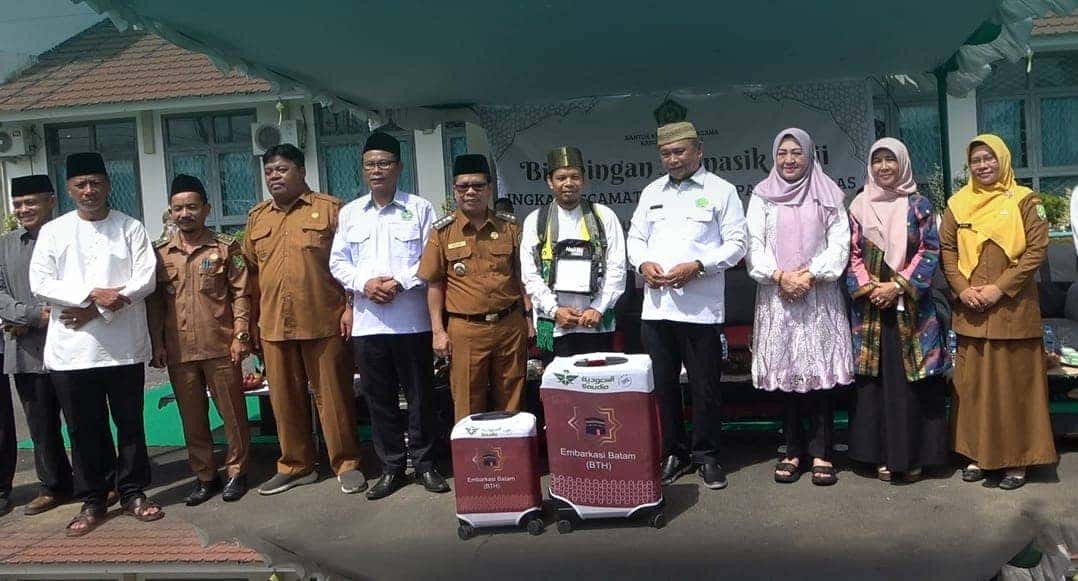 Bupati Sambas Hadiri Bimbingan Manasik Haji Tingkat Kecamatan Se-Kabupaten Sambas Tahun 1446 H / 2025 M