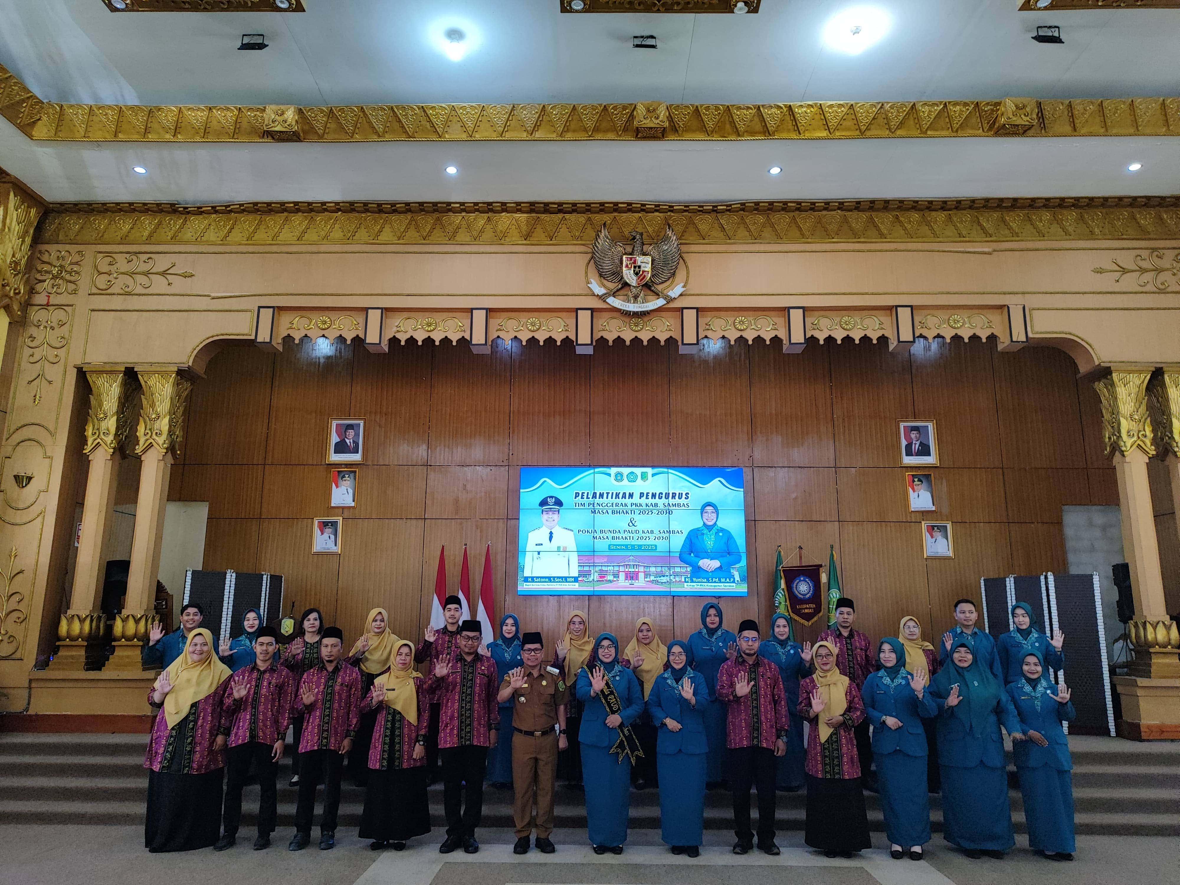 Bupati Sambas Lantik Pengurus TP PKK dan Pokja Bunda PAUD Periode 2025–2030