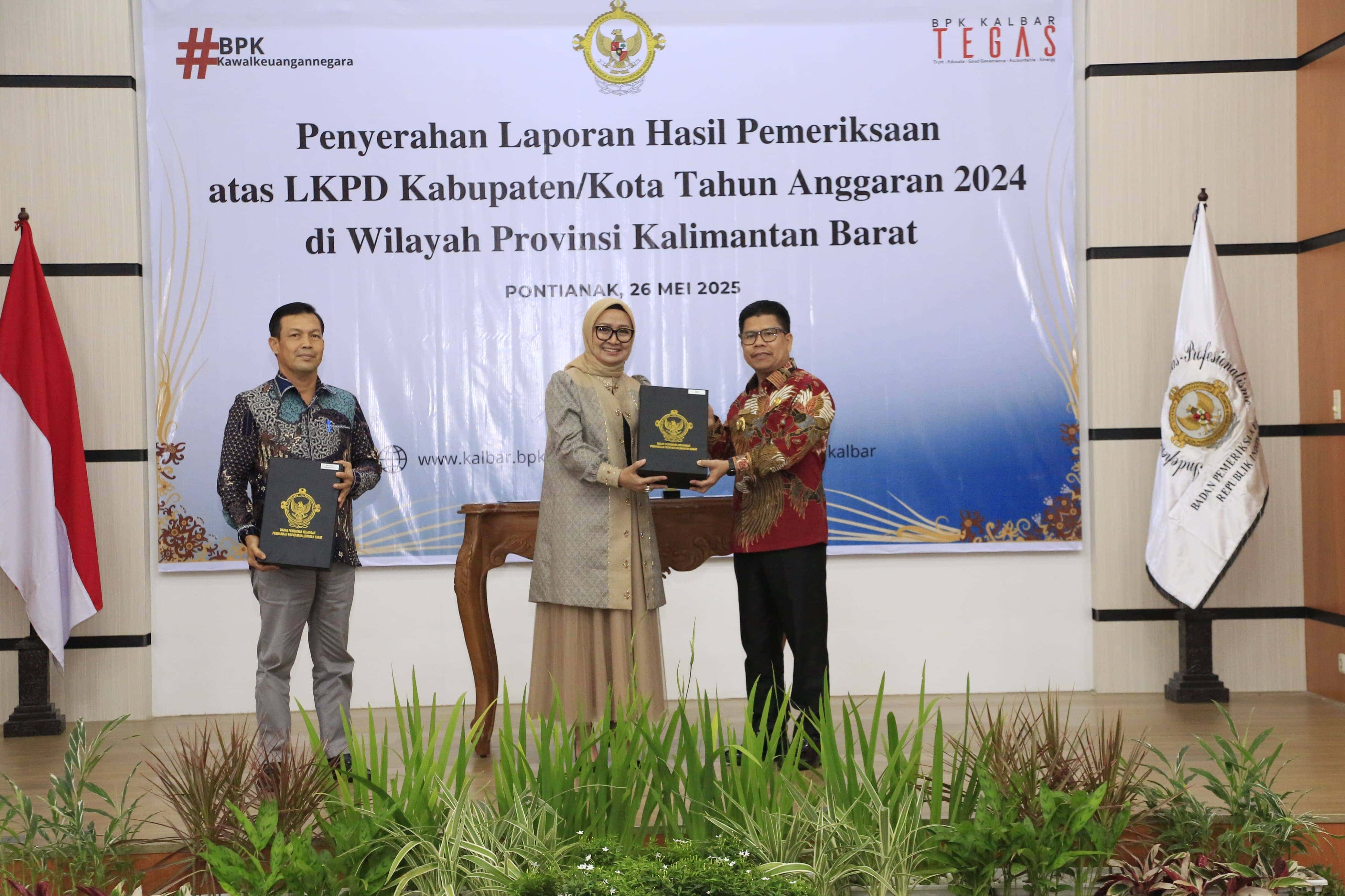 Laporan Hasil Pemeriksaan Atas Laporan Keuangan Pemerintah Daerah Kabupaten Sambas Tahun 2024 Meraih Penghargaan Opini Wajar Tanpa Pengecualian (WTP)