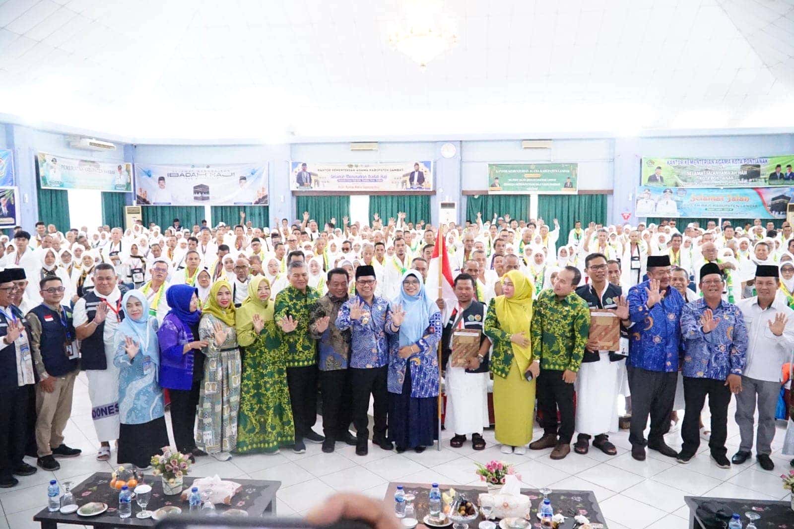 Bupati Sambas, H. Satono, S.Sos.I, MH. Secara Resmi Melepas 309 Jemaah Calon Haji (JCH) Kabupaten Sambas Menuju Tanah Suci