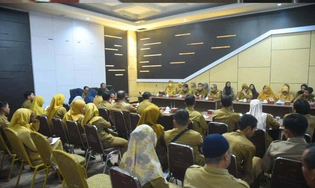 Sekretaris Daerah Kabupaten Sambas, Ir. H. Fery Madagaskar, M.Si Memimpin Rapat Koordinasi Terkait Penguatan Penerapan Aplikasi Srikandi