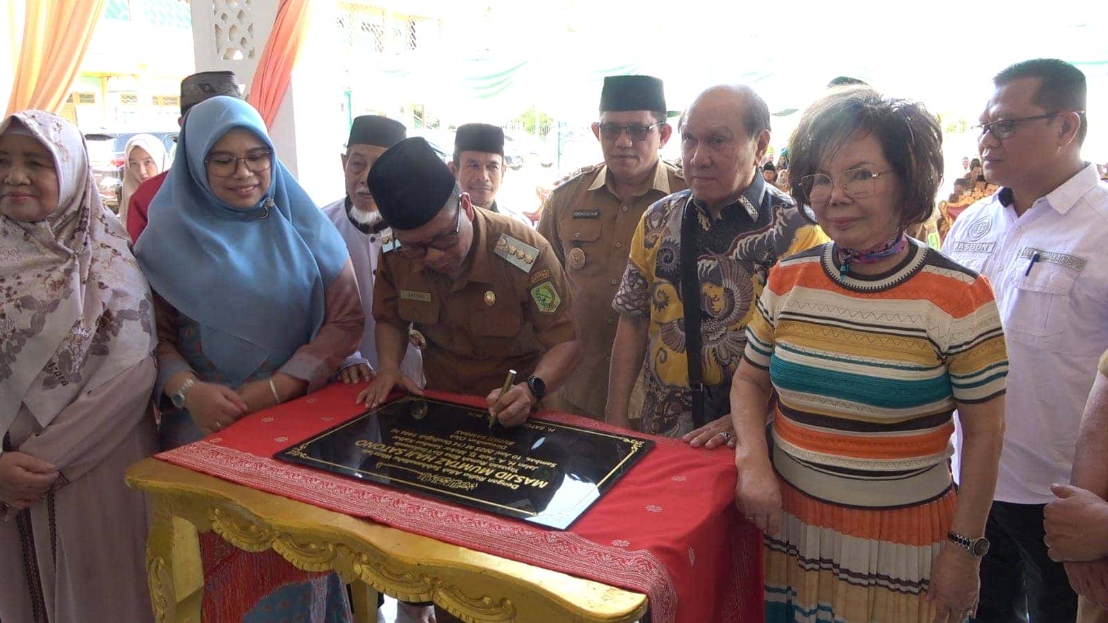 Bupati Sambas Harap Kehadiran Masjid Mumtaz Haji Satono, Ajar Warga Sekitar turut Memakmurkannya