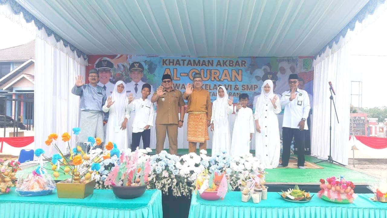 Wakil Bupati Sambas H. Heroaldi Djuhardi Alwi, ST., MT  Menghadiri Kegiatan Khataman Akbar Al-Qur’an Siswa Kelas 6 SD Se-Kecamatan Tangaran