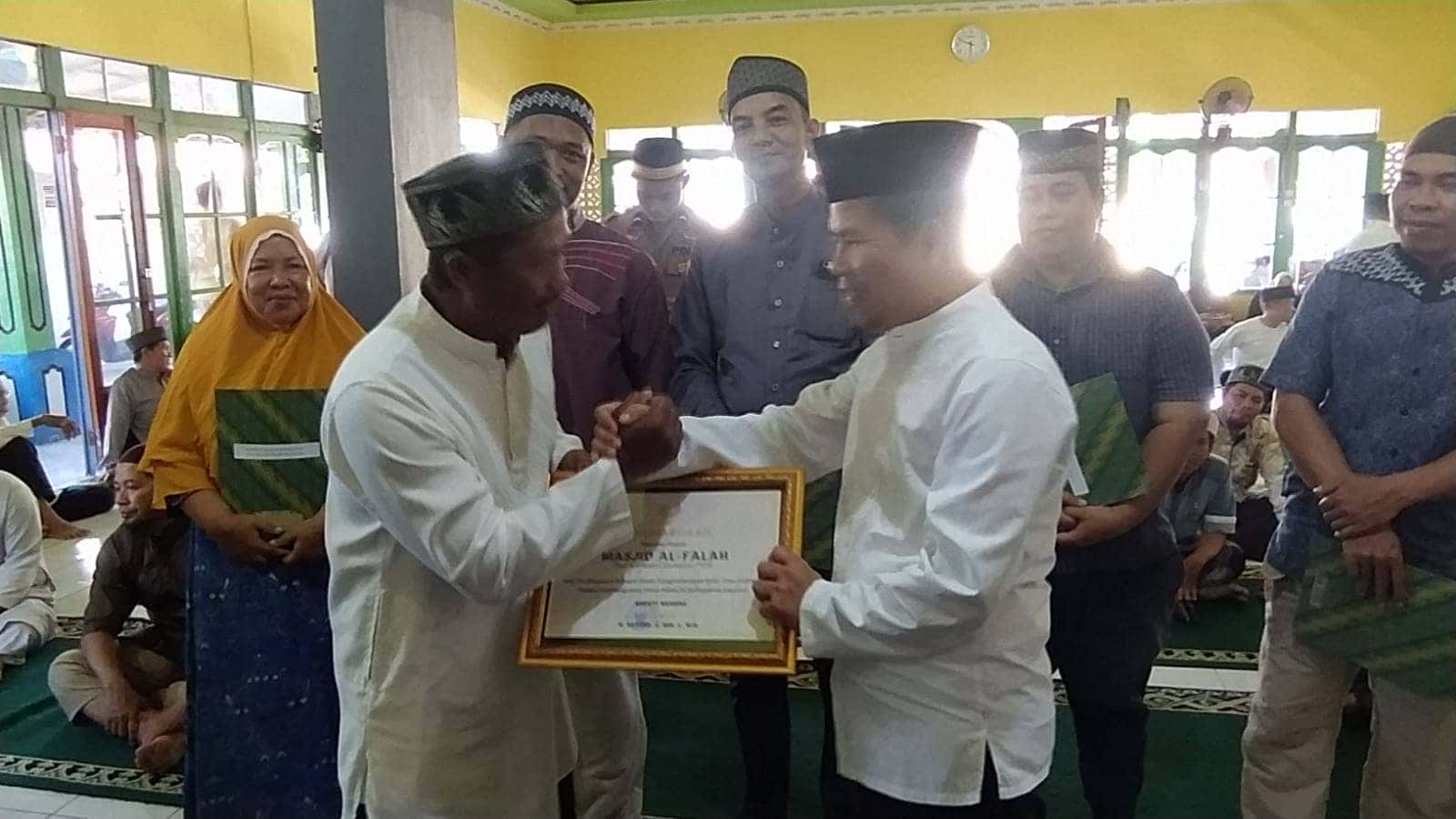BUPATI SATONO KETUAI SAFARI RAMADHAN KE MESJID AL-FALAH DESA KALIMANTAN PALOH