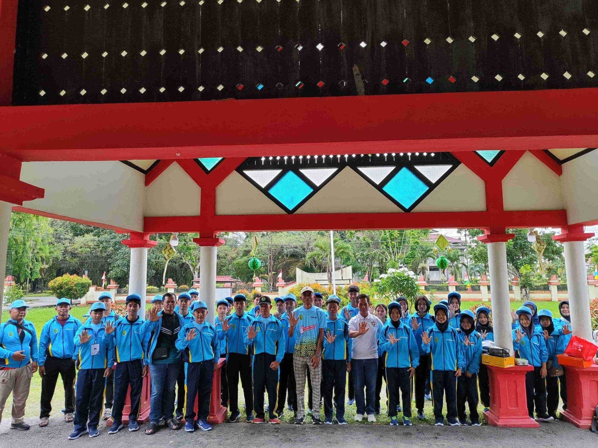 Staf Ahli Bupati Sambas Lepas Kontingen POPDA 2025 ke Pontianak