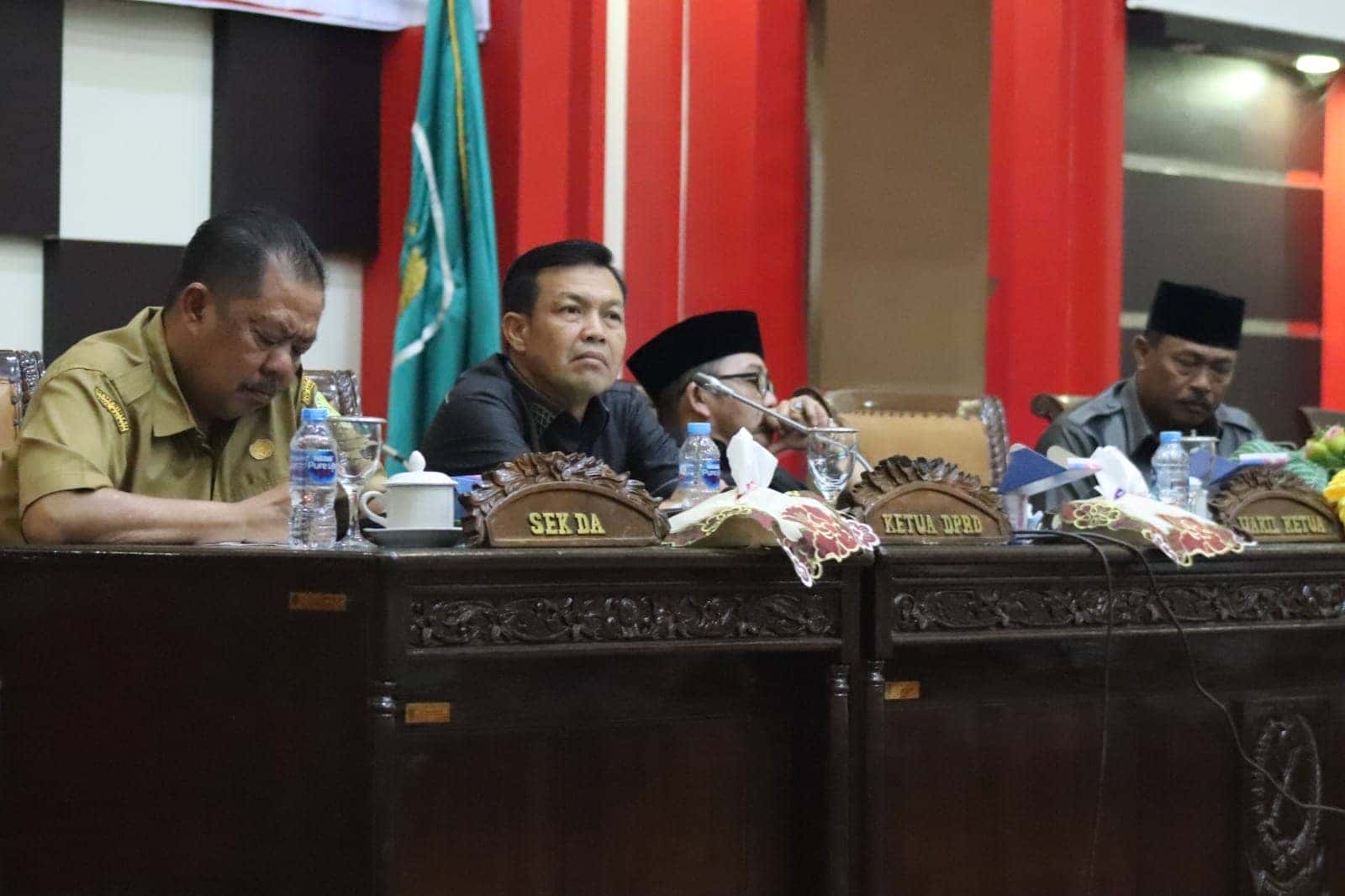 DPRD Sambas Sampaikan Pandangan Umum Terhadap 3 Buah Raperda Kabupaten Sambas