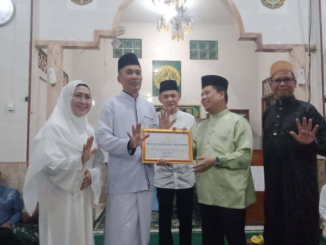 BUPATI SAMBAS SATONO BERSAMA ROMBONGAN SAFARI RAMADHAN KE MESJID HIDAYATULLAH MUTTAQIN PEMANGKAT KOTA