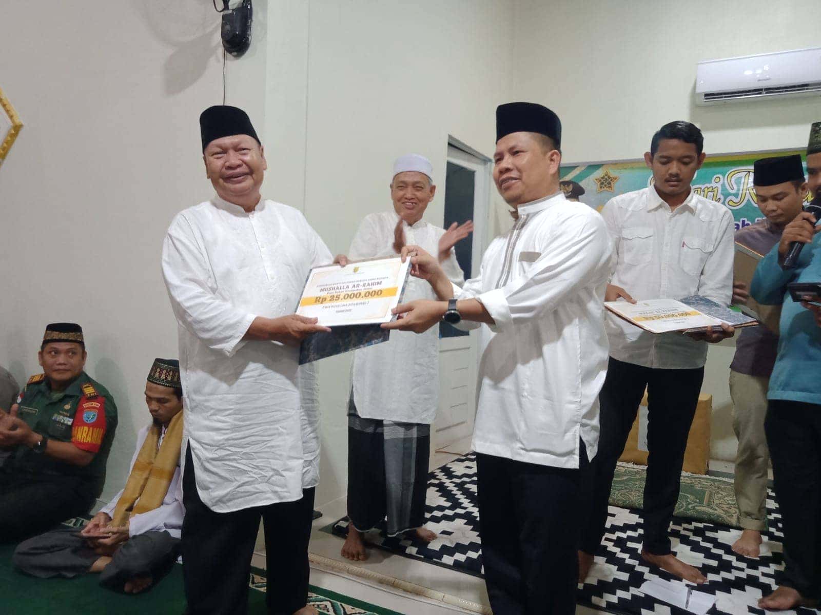 BUPATI SAMBAS SATONO PIMPIN SAFARI RAMADHAN KE MESJID AR RIDHWAN DESA DUNGUN LAUT JAWAI