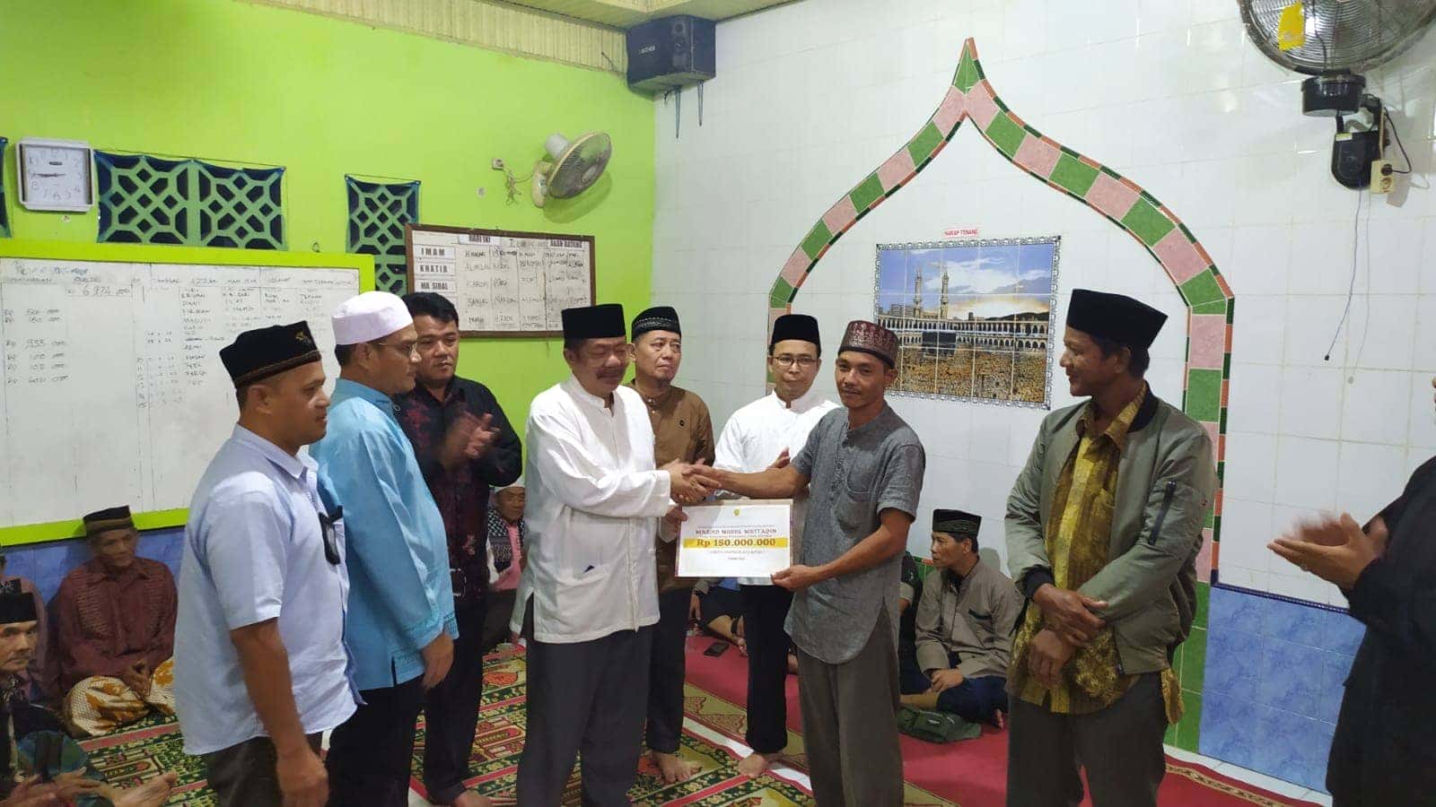 Safari Ramadhan Teluk Keramat, Sekda Sambas Berikan Bantuan 11 Masjid