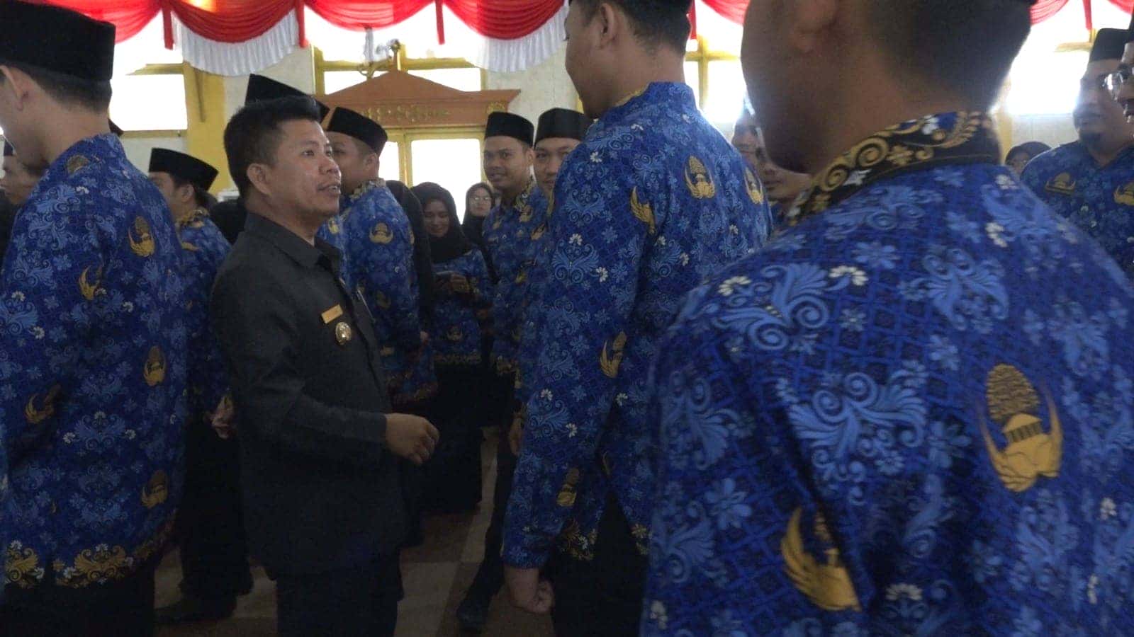 Sebanyak 142 PNS Dilantik Dan Diambil Sumpah Janji Jabatan Oleh Bupati Sambas Satono