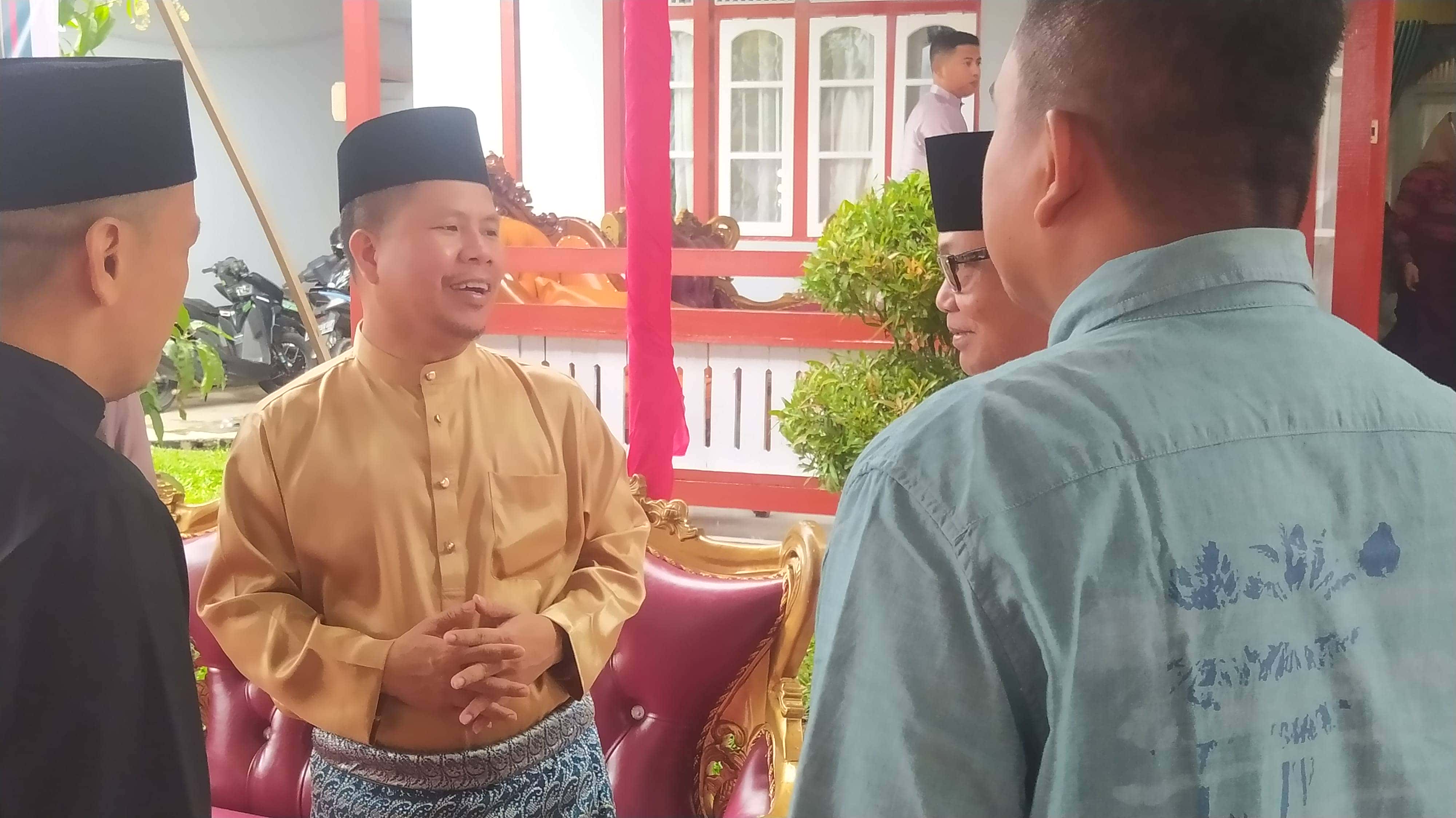 Silaturahmi Dengan Masyarakat, Bupati dan Wakil Bupati Sambas Gelar Open House