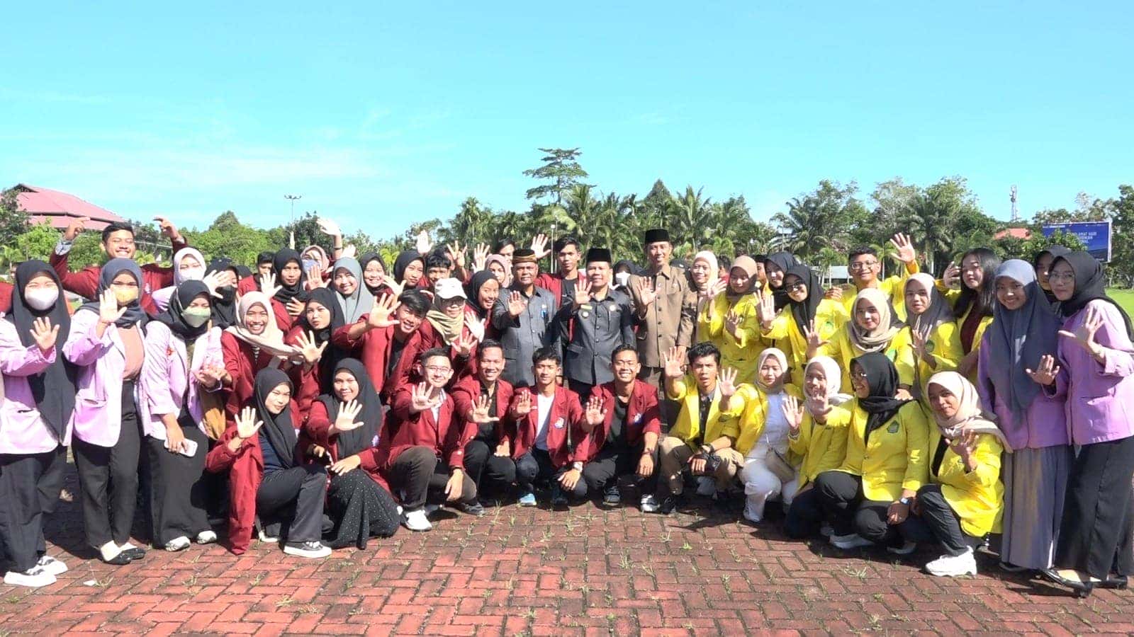 BUPATI SAMBAS SATONO INSPEKTUR UPACARA HUT OTDA DAN DIKNAS 2023