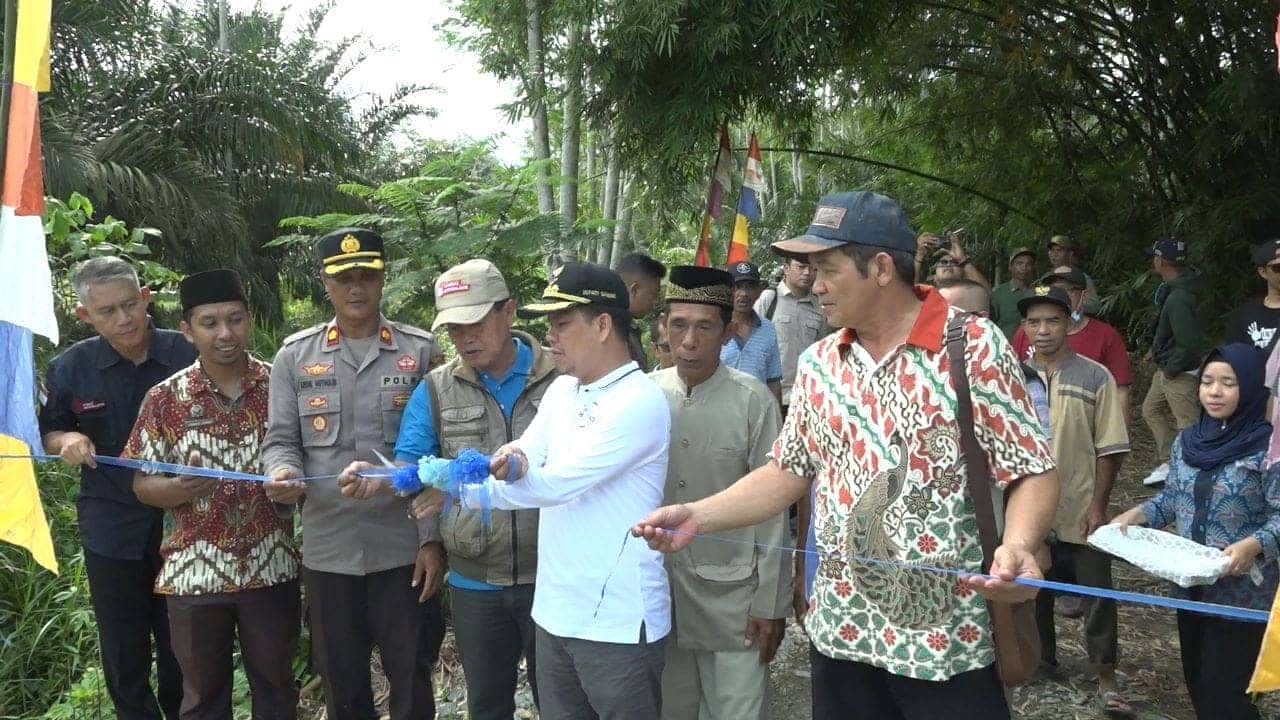 Bupati Satono Resmikan Jembatan Berkemajuan Ke 27, Segarau – Rantau Panjang