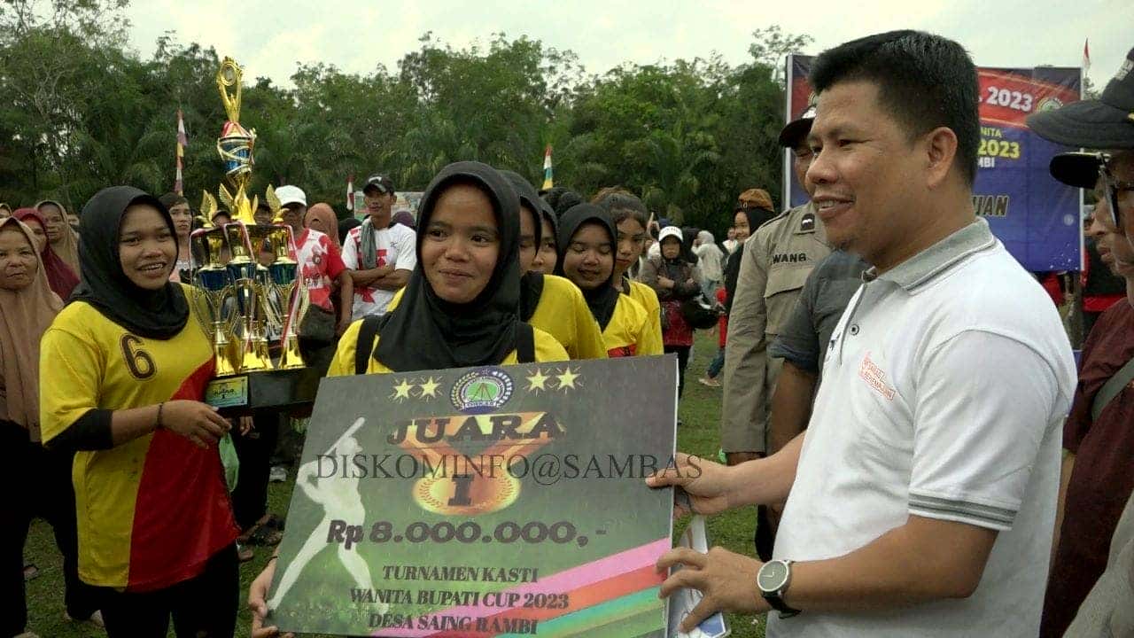 BUPATI SATONO SAKSIKAN PERTANDINGAN GRAND FINAL KASTI PIALA BUPATI SE KABUPATEN SAMBAS DI DESA RAMBI