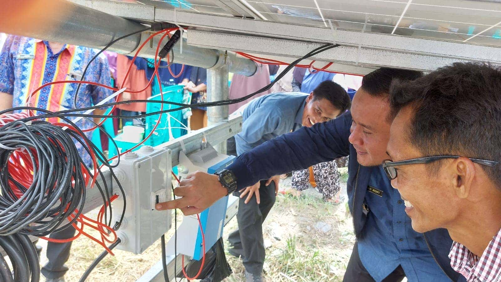 WABUP ROFI HADIRI DEMO ALAT POMPA PENGAIRAN TENAGA SURYA